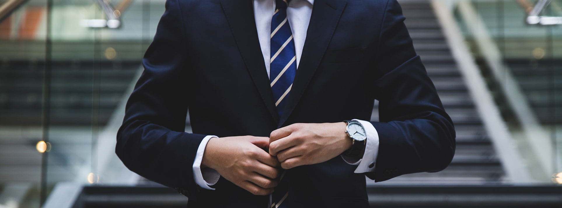 Claves para cuidar y limpiar un traje chaqueta correctamente