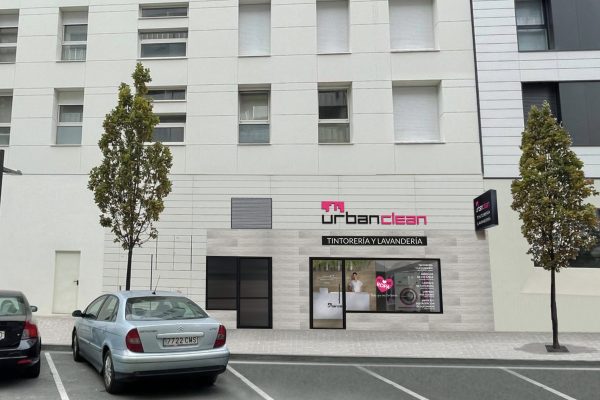 FACHADA TIENDA URBANCLEAN PAMPLONA-2 FACHADA TIENDA URBANCLEAN PAMPLONA-2